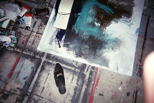  JULIEN-BERNARD-studio-canvas-on-the-floor-blue-paint