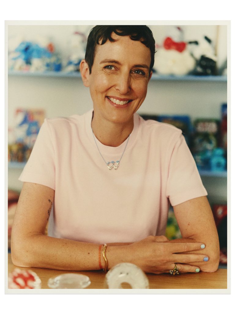 sarah-andelman-woman-portrait-pink-shirt-smiling-sitting-down