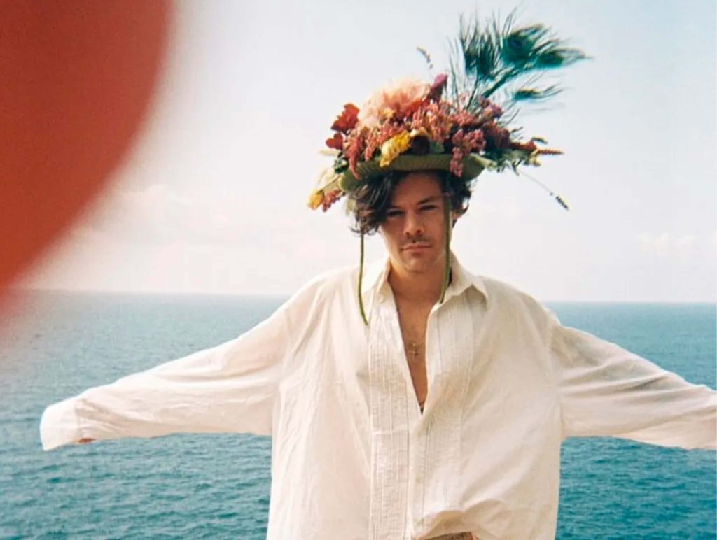 HARRY STYLES wears S.S. DALEY
Photography by HARRY LAMBERT